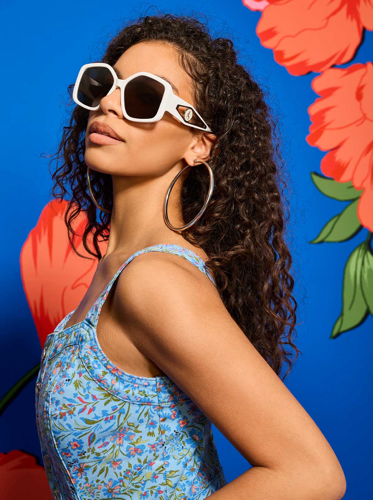 Oversized Geometric Sunglasses in White - Jessica Simpson Accessories