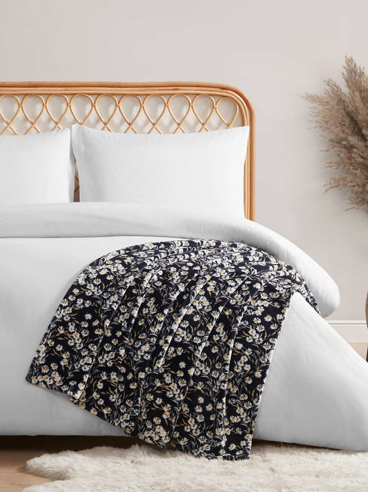 Wildflower Park Plush Throw in Black - Jessica Simpson Home