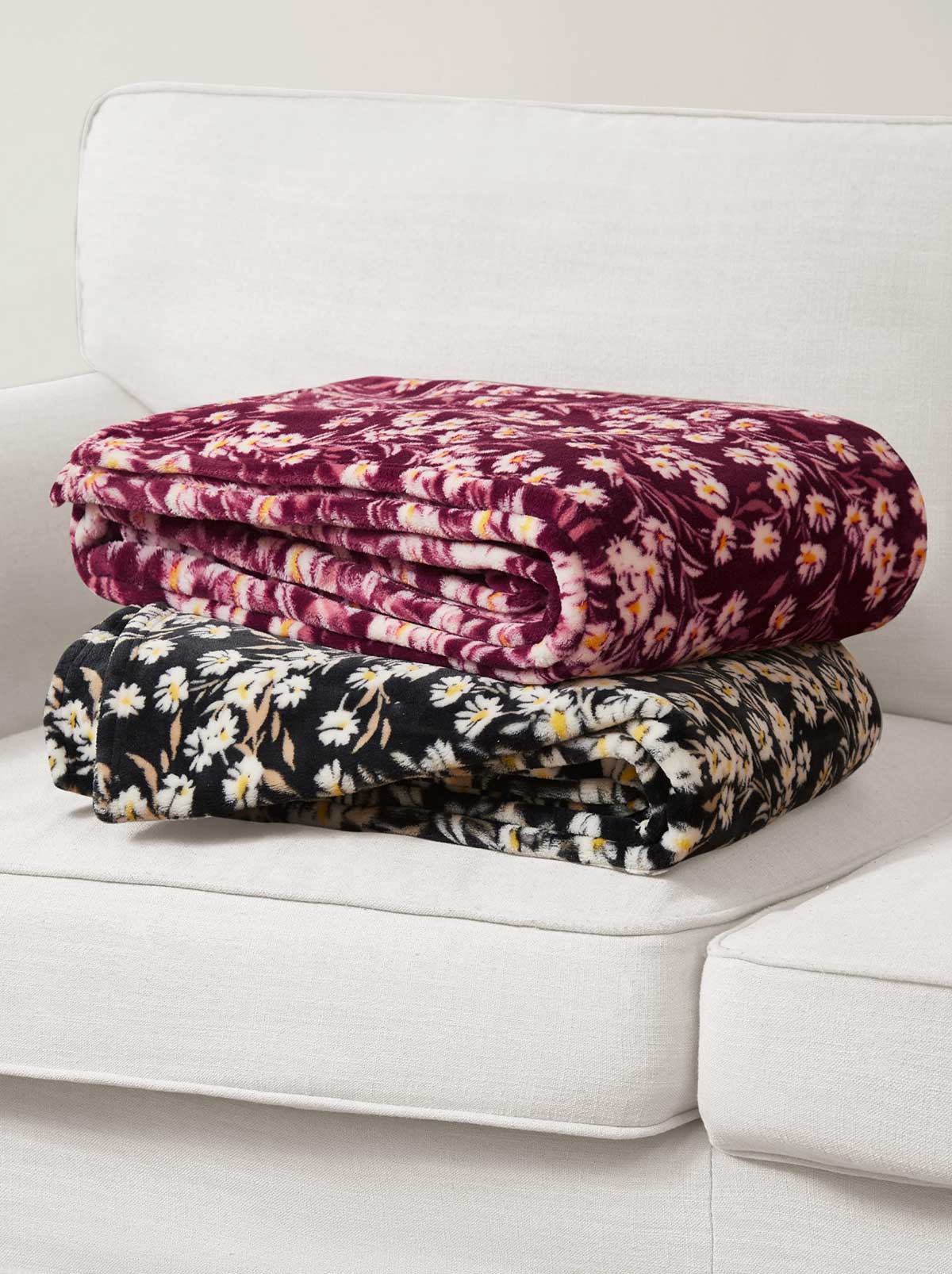 Wildflower Park Plush Throw in Black - Jessica Simpson Home
